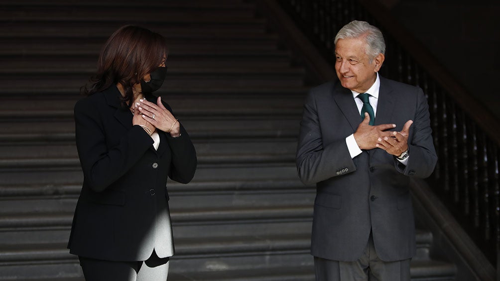 Andrés Manuel López Obrador junto a Kamala Harris