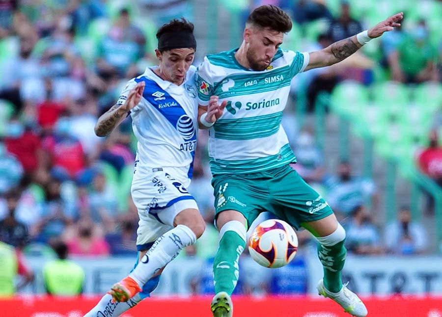 Fernández en partido ante Santos