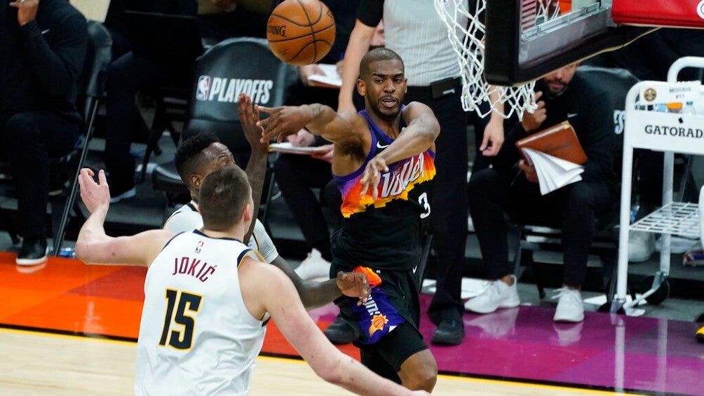 Chris Paul durante un partido con los Suns