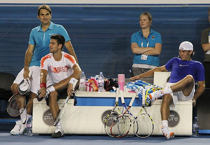 Federer, Nadal y Djokovic miran un partido juntos en 2010