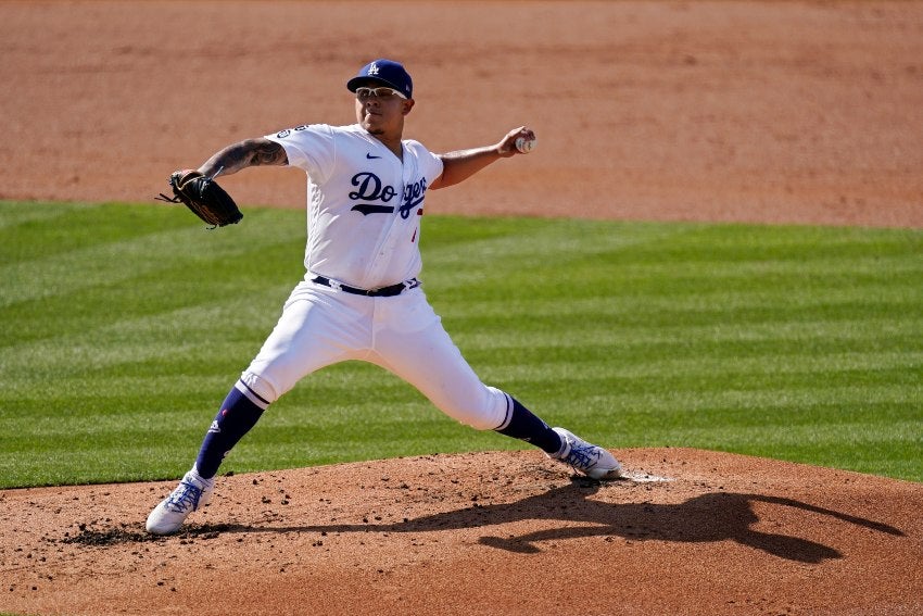 Julio Urías en un partido con los Dodgers