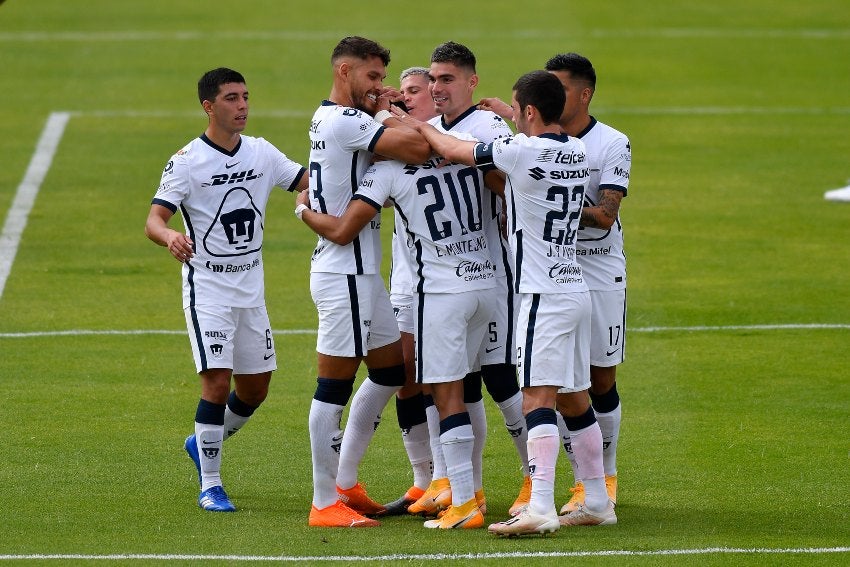 Jugadores de Pumas durante un partido de Liga MX