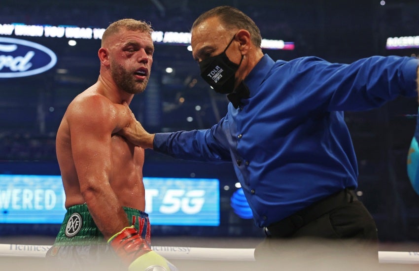 Saunders durante el octavo round del combate ante Canelo