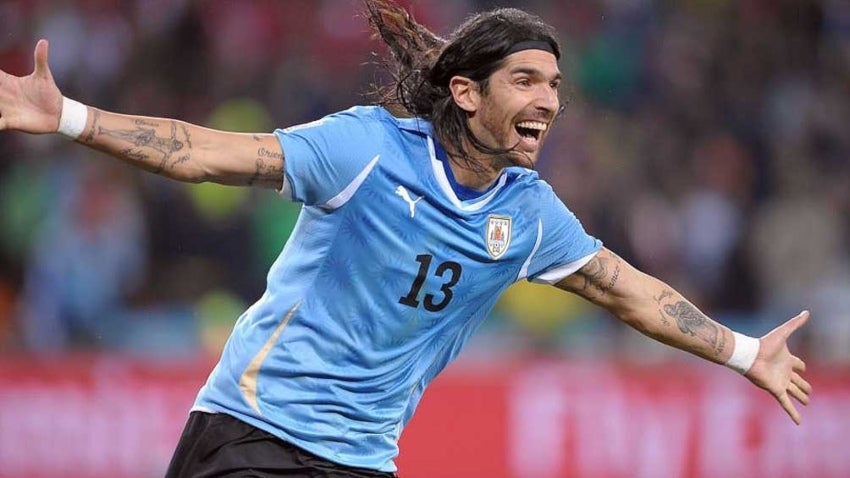 Sebastián 'Loco' Abreu en un partido con Uruguay