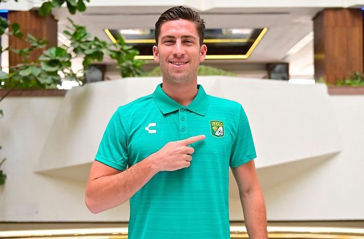 El delantero en su presentación con León