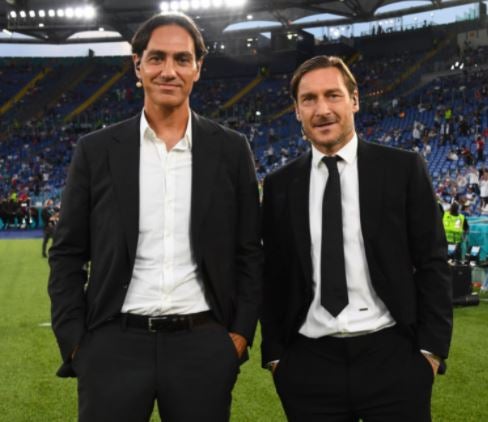 Nesta y Totti en ceremonia protocolaria