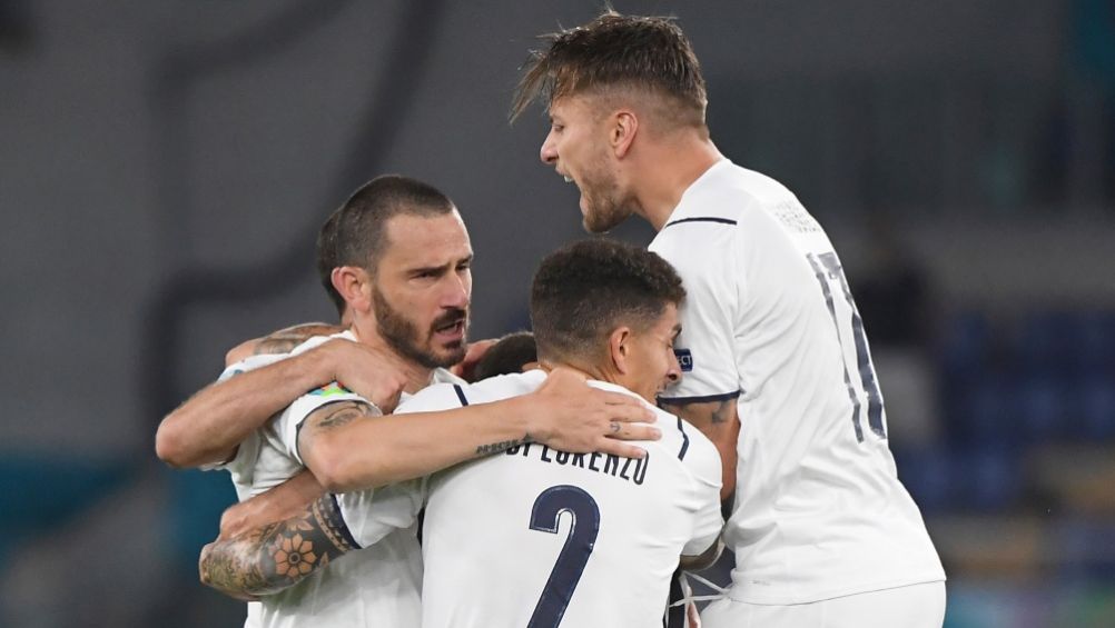 Jugadores italianos festejando un gol a favor