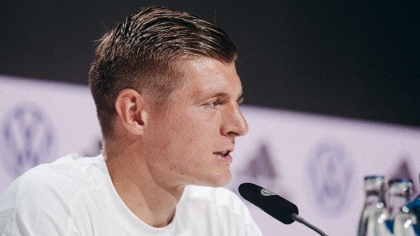 Toni Kroos en conferencia de prensa con la selección alemana