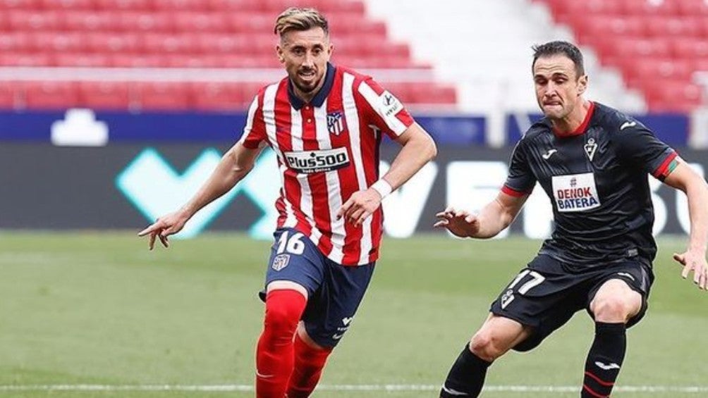 Héctor Herrera durante un partido con Atlético de Madrid