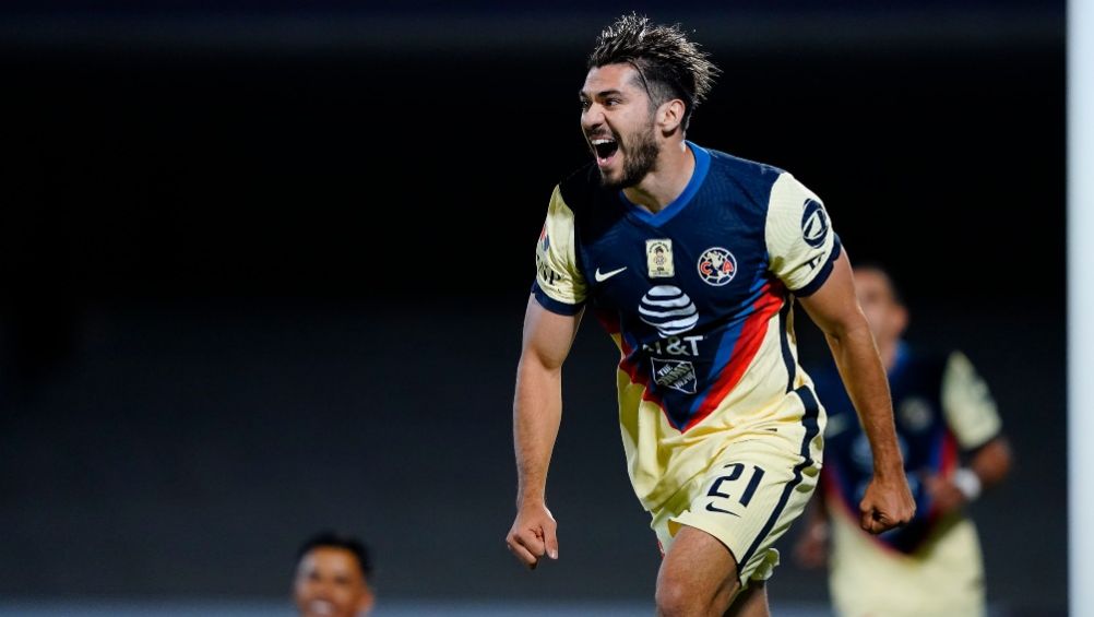 Henry Martín celebrando una anotación con América