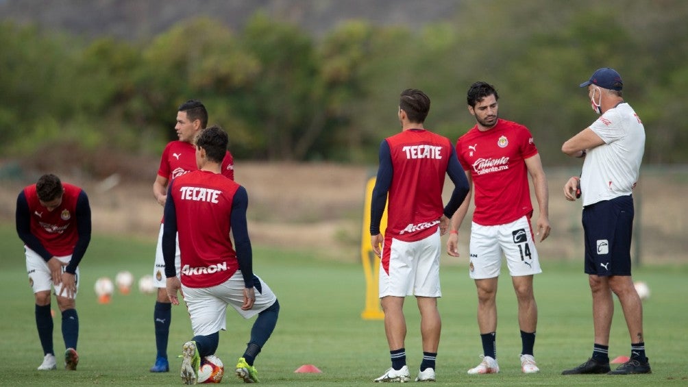 Chivas en su pretemporada en Barra de Navidad