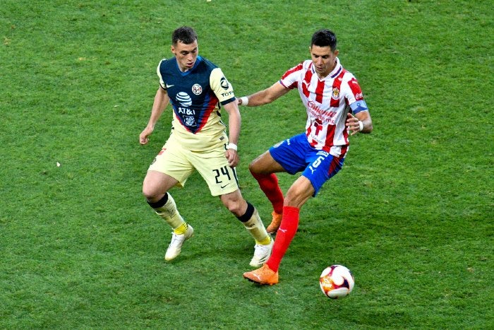 Jesús Molina durante un partido con Chivas