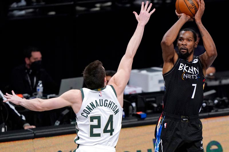 Durant realiza un tiro