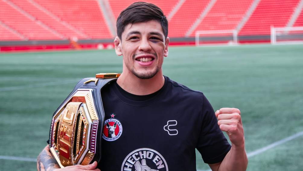 Brandon Moreno en el estadio de Xolos