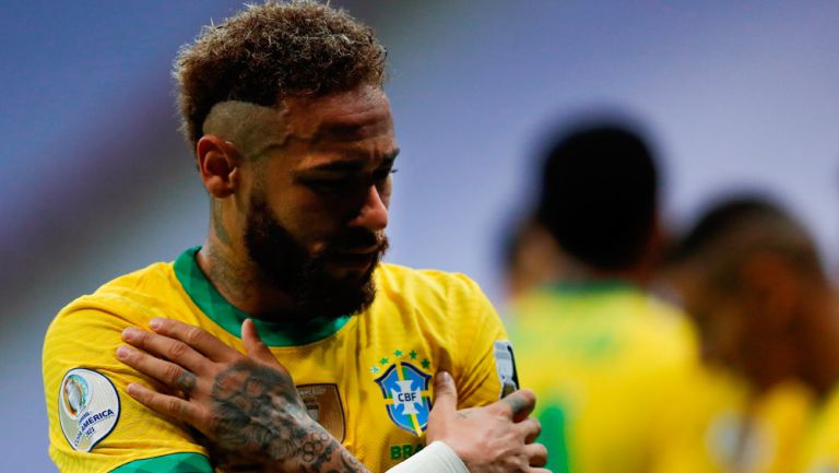 Neymar en juego de Brasil