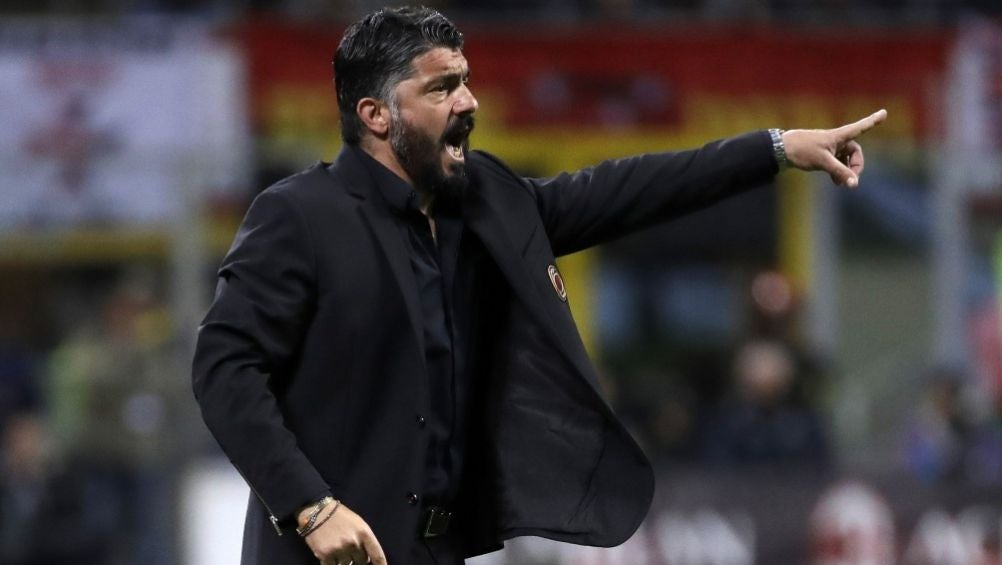 Gennaro Gattuso dirigiendo un partido del Milan