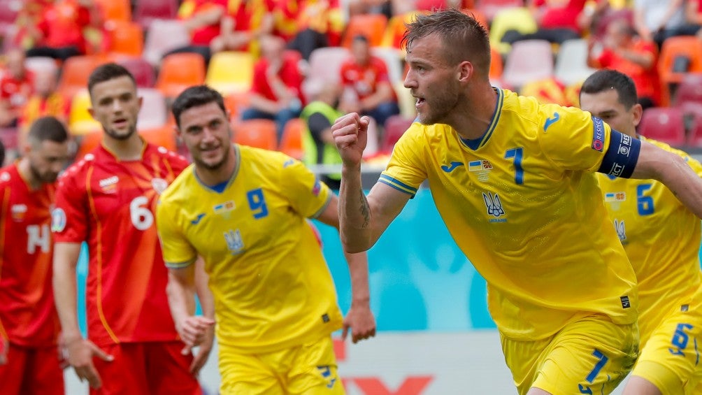 Yarmolenko celebra el primer gol ucraniano