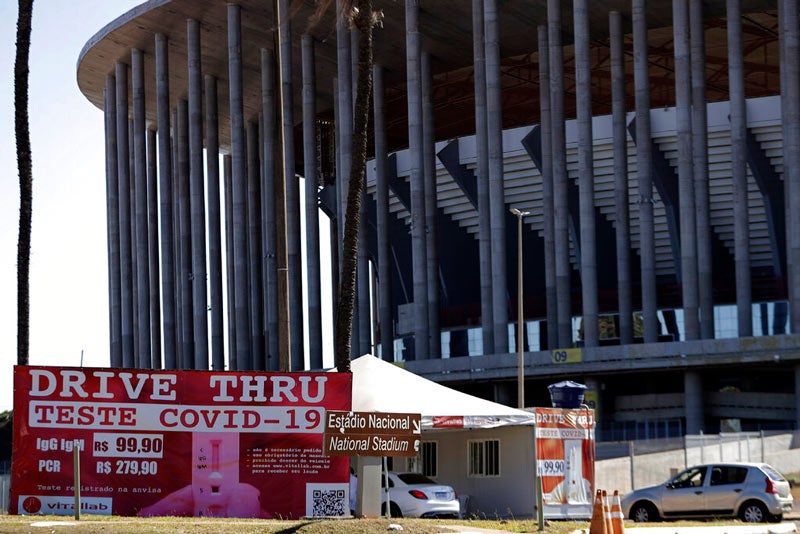 Puesto donde se realizan pruebas de Covid-19 frente al Estadio Nacional de Brasilia