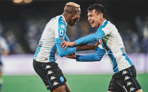 Víctor Osimhen e Hirving Lozano en el Napoli