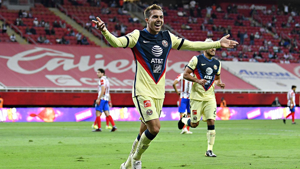 Sebastián Córdova festeja un gol con América