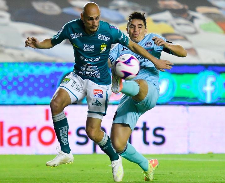 Nico Sosa en acción ente Mazatlán FC