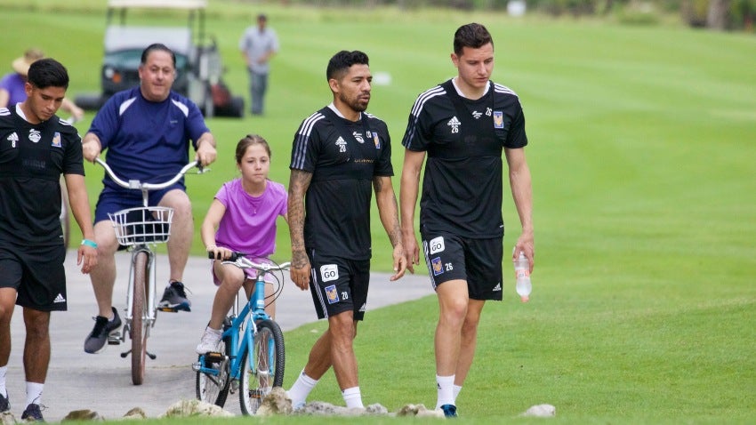 Javier Aquino y Florian Thauvin en la pretemporada de Tigres