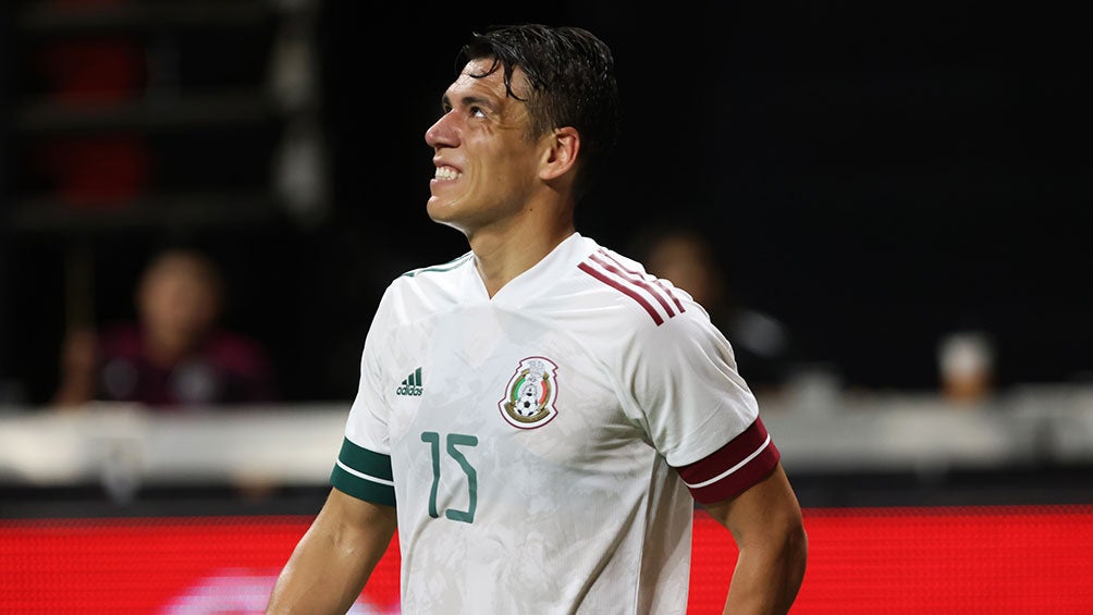 Héctor Moreno en el juego contra Honduras