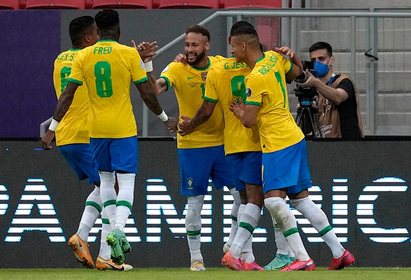 Neymar festeja un gol con Brasil en Copa América 