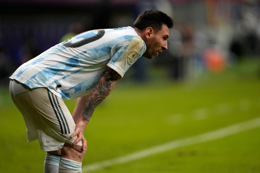 Messi en el duelo entre Argentina y Uruguay