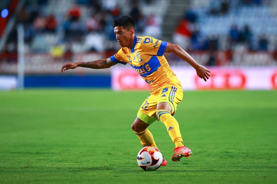 Raymundo Fulgencio durante un partido con Tigres