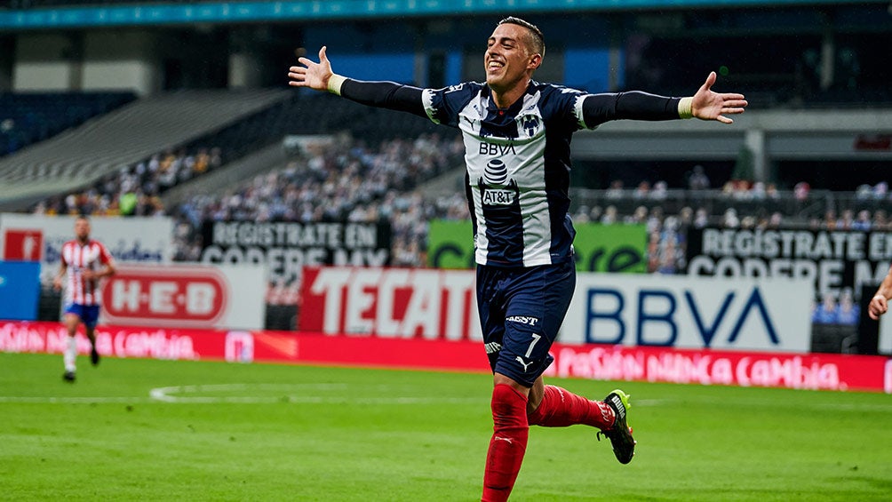 Rogelio Funes Mori festeja un gol con Rayados