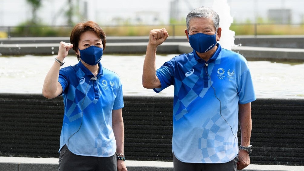 Seiko Hashimoto y Saburo Kawabuchi en la inauguración de la Villa Olímpica