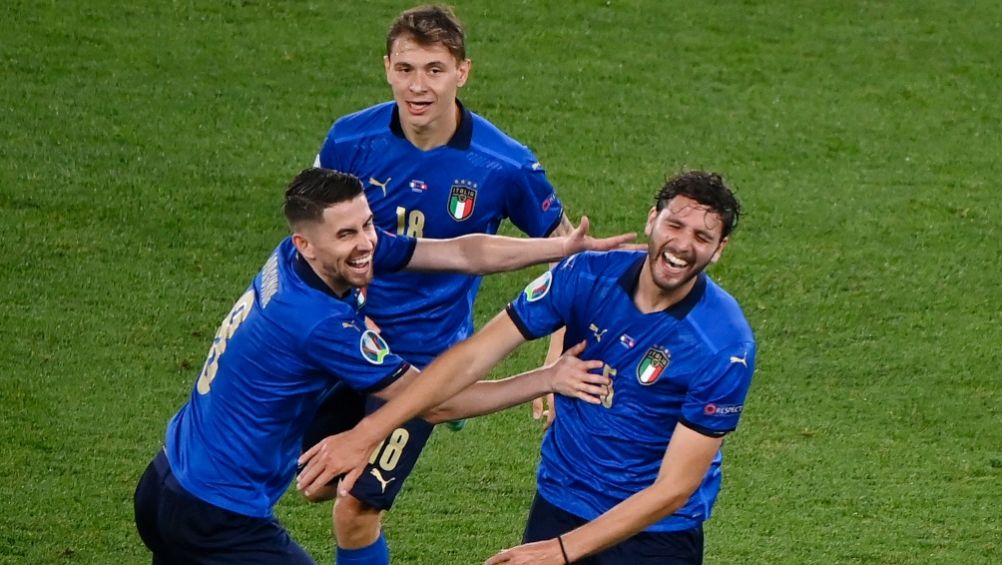 Jugadores italianos festejando un gol a favor