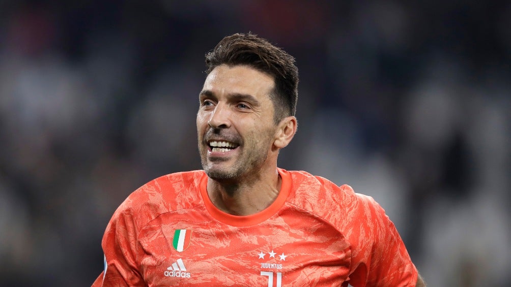 Gianluigi Buffon en un partido con la Juventus