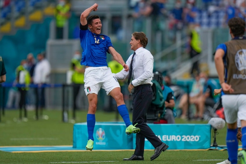 Pessina celebra el gol de Italia ante Gales