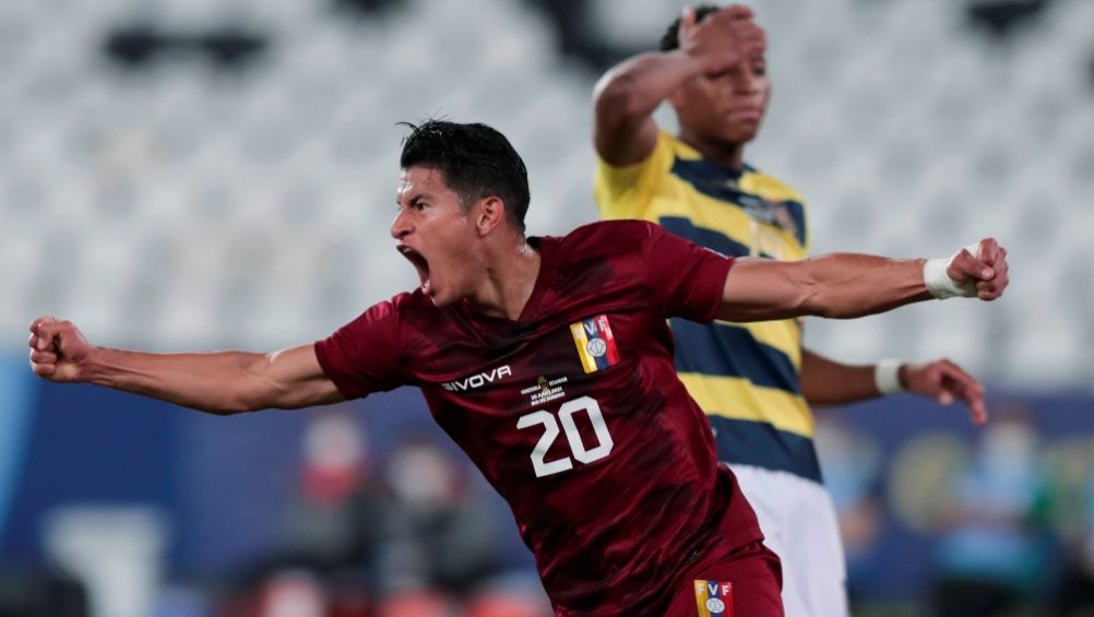 Ronald Sánchez festejando un gol a favor de Venezuela