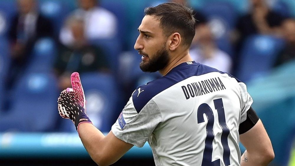 Gianluigi Donnarumma en acción con Italia