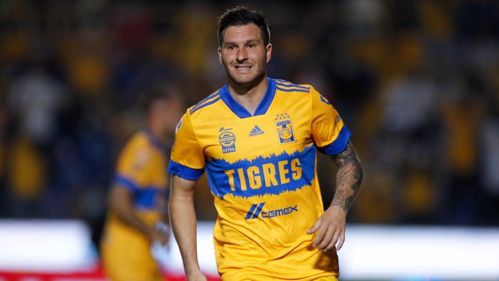 André-Pierre Gignac durante un partido con Tigres