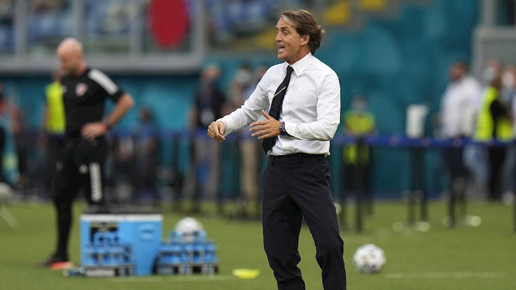 Roberto Mancini en victoria ante Gales