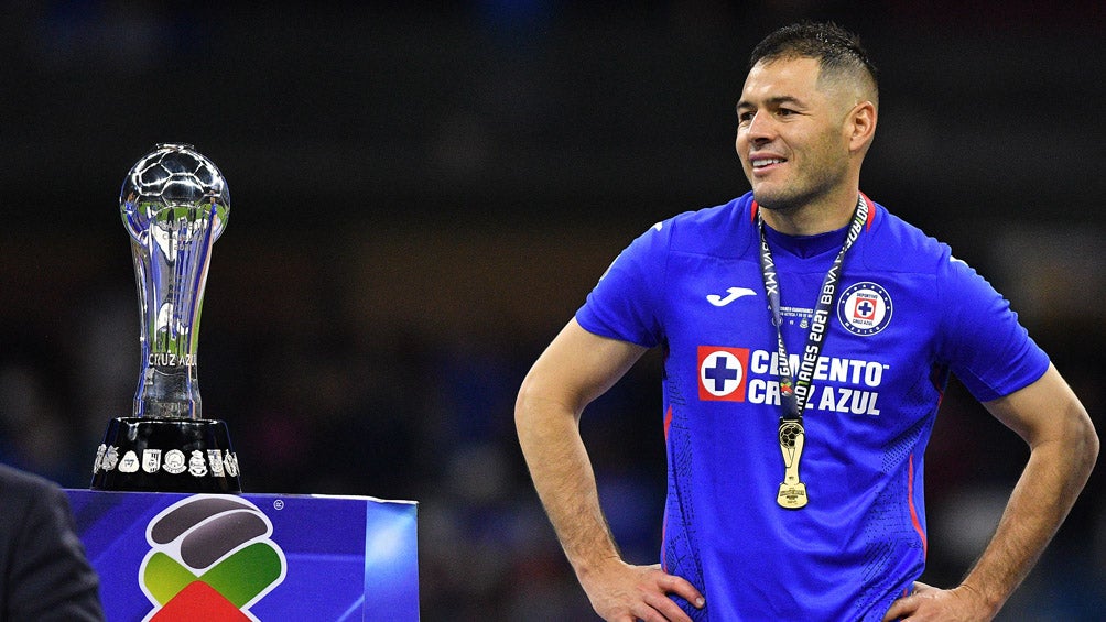 Pablo Aguilar, tras coronarse con Cruz Azul