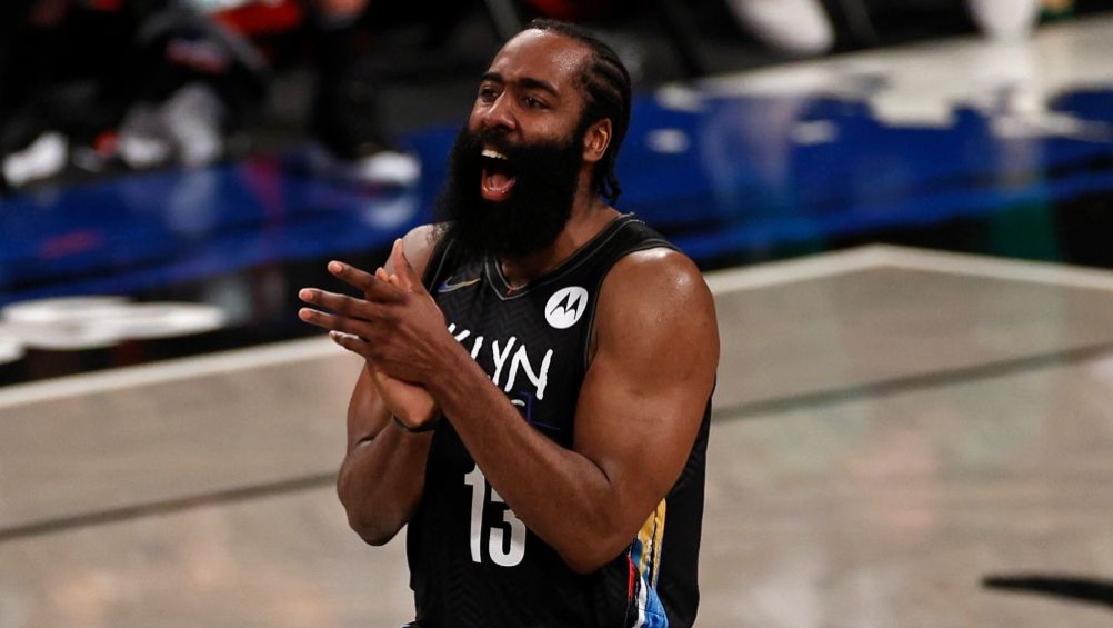 James Harden en acción con Brooklyn