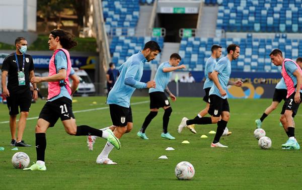 Jugadores de Uruguay en práctica