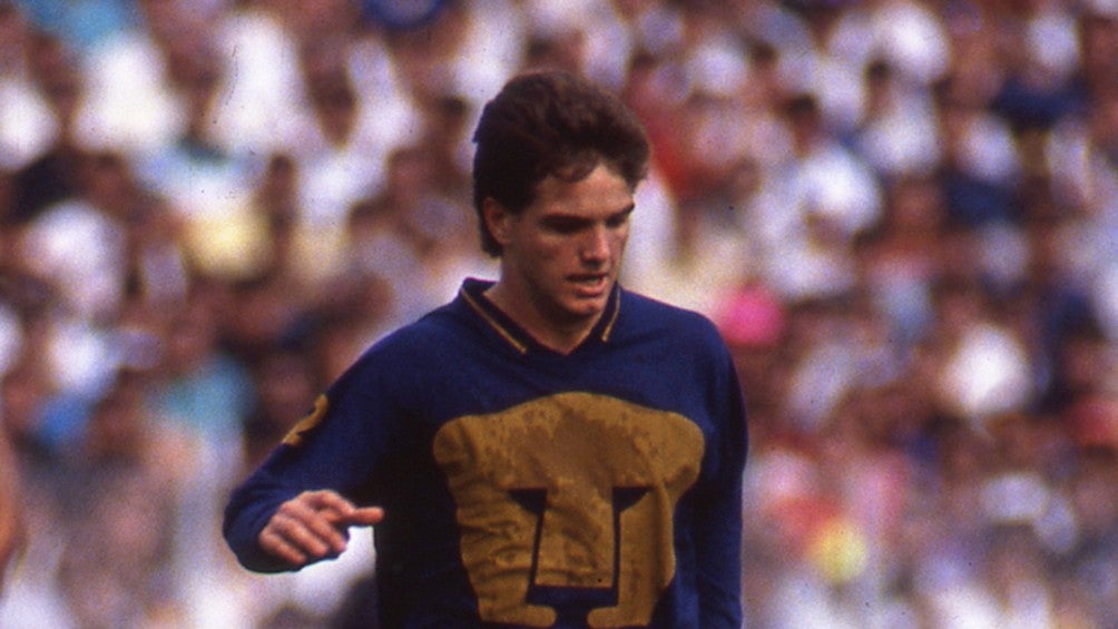 Luis García en su paso por Pumas