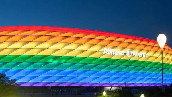 Allianz Arena luce los colores de la bandera LGBTIQ