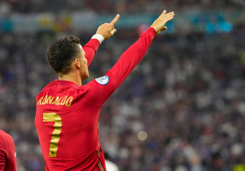 Cristiano Ronaldo tras marcar gol en el duelo entre Portugal y Francia