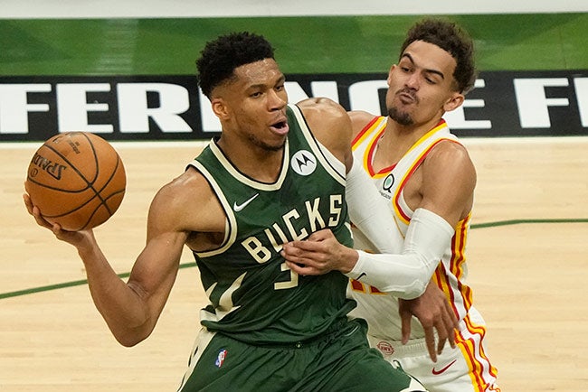 Giannis intenta superar la marca de Young