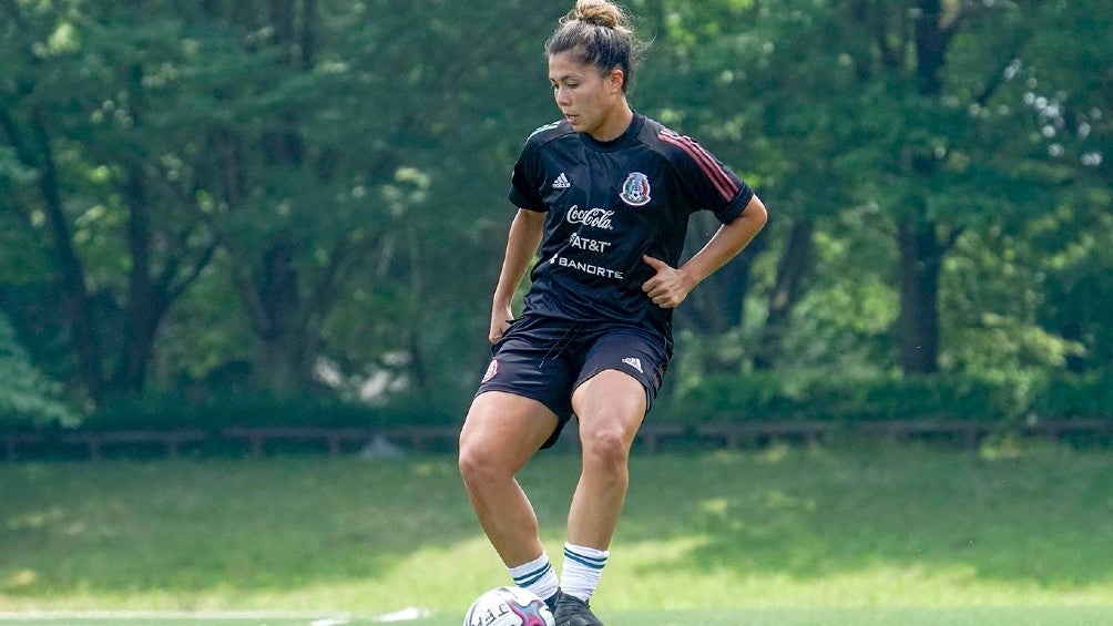 Kiana Palacios en entrenamiento con la selección mexicana