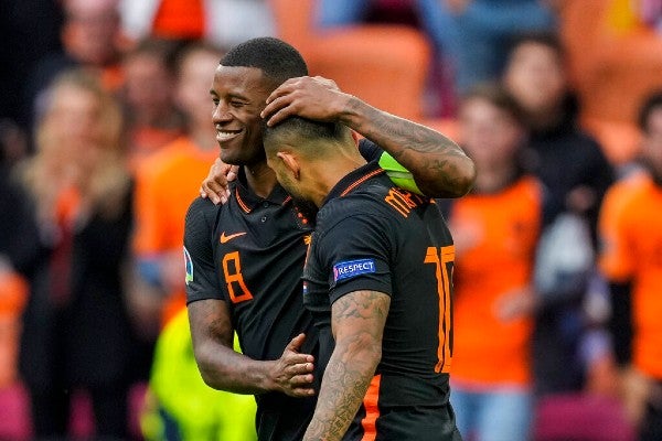 Wijnaldum en juego con Países Bajos en la Eurocopa 2020