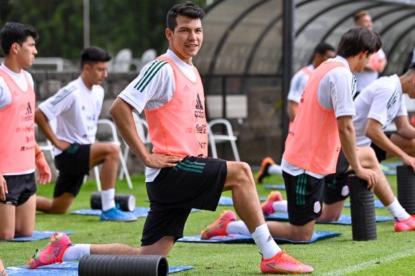 Hirving Lozano en entrenamiento con la selección mexicana