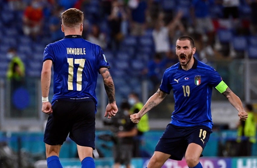 Bonucci celebrando con sus compañeros 